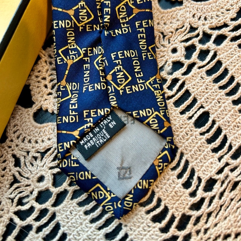 Fendi Elegant Navy and Gold Patterned Tie with box - Picture 5 of 8